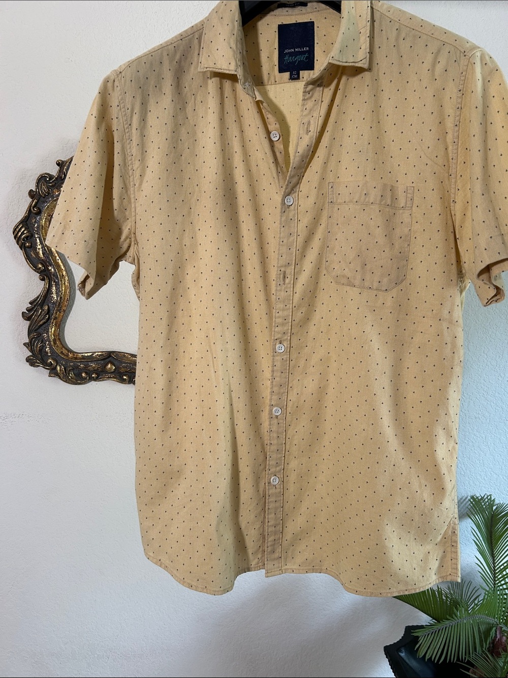 Casual Short-Sleeve Button-Down Shirt in Pale Yellow
